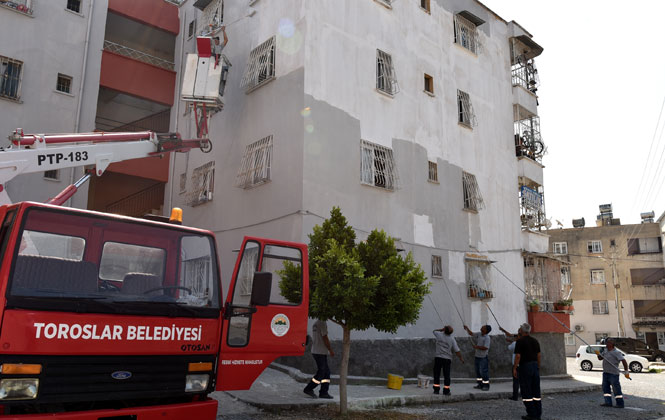 Mersin'in Toroslar İlçesinde Binaların Dış Cephesi Ücretsiz Boyanıyor! Toroslar’ın Çehresi Renkli Adalar Projesiyle Değişiyor