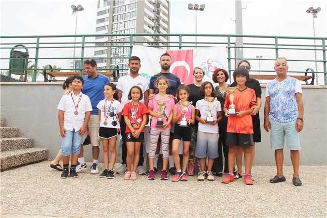TOROSLAR’IN TENİS ÖĞRENCİLERİ GELECEK VAAT EDİYOR!