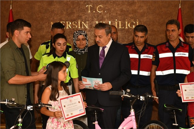 “Dikkat Sizden Notlar Bizden” Projesi Kapsamında Başarılı Olan Öğrencilere Ödülleri, Düzenlenen Törenle Teslim Edildi