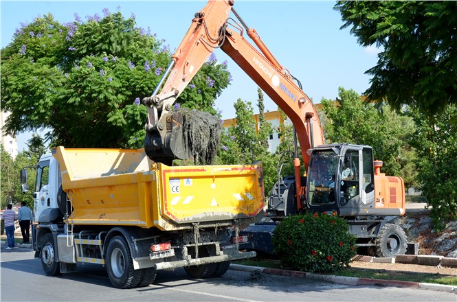 TEMİZLİK BAŞLADI. KALEBURCU DERESİ PİSLİKTEN KURTULDU