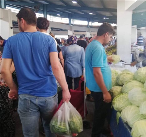 ÇARŞAMBA PAZARI TIKIŞ TIKIŞ…