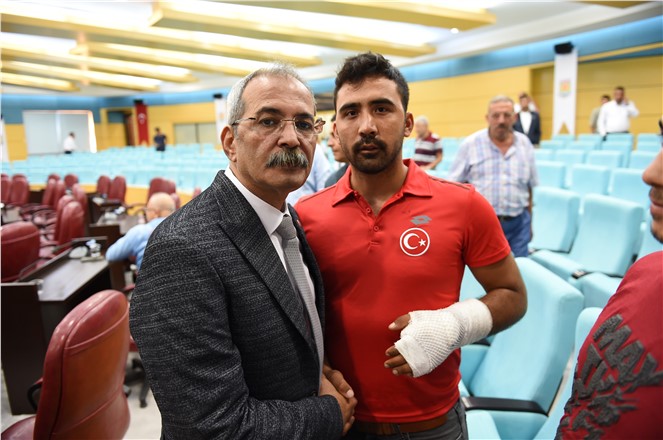 TARSUS BELEDİYESİ, BARIŞ PINARI HAREKATI’NDA YARALANAN TARSUSLU UZMAN ÇAVUŞA YARDIM ELİ UZATTI