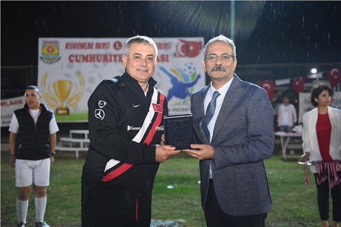 TARSUS BELEDİYESİ’NİN CUMHURİYET KUPASI FİNAL MAÇINDA SELÇUK DERELİ DÜDÜK ÇALDI