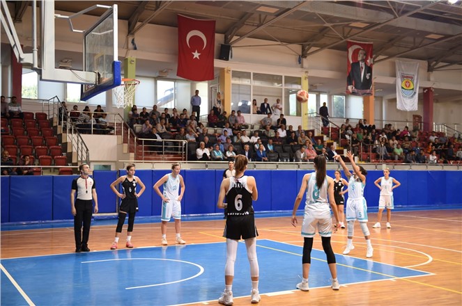 TARSUS BELEDİYESPOR KADIN BASKETBOL TAKIMI LİGDEKİ İLK YENİLGİSİNİ ALDI