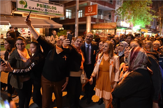 BAŞKAN BOZDOĞAN, ŞİDDETE KARŞI KADINLARLA BİRLİKTE YÜRÜDÜ