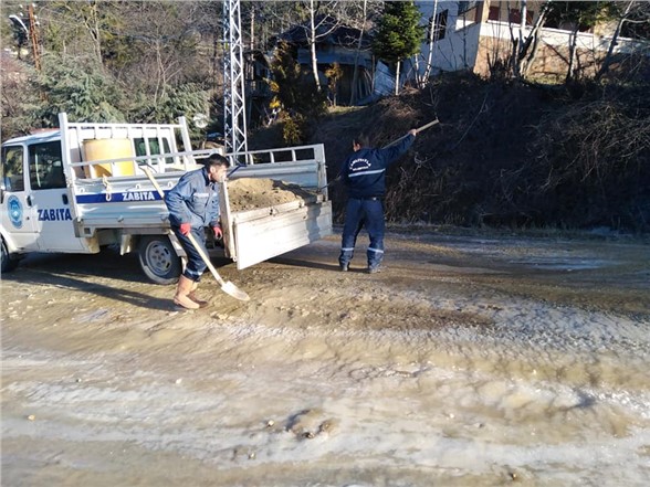 ÇAMLIYAYLA’DA BUZLANMAYA ÖNLEM