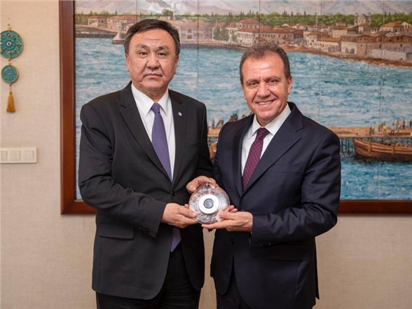 Kırgız Cumhuriyeti Büyükelçisi Ömüraliyev Başkan Seçer’i Ziyaret Etti