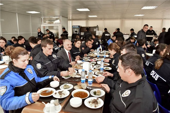 VALİ'DEN EMNİYETE BAŞSAĞLIĞI