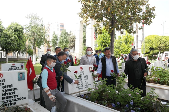 EMŞAV TARSUS’TA ŞEHİT POLİSLERİ UNUTMADI